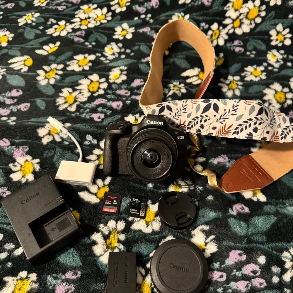 Canon EOS R100 Mirrorless camera Black with Floral Strap